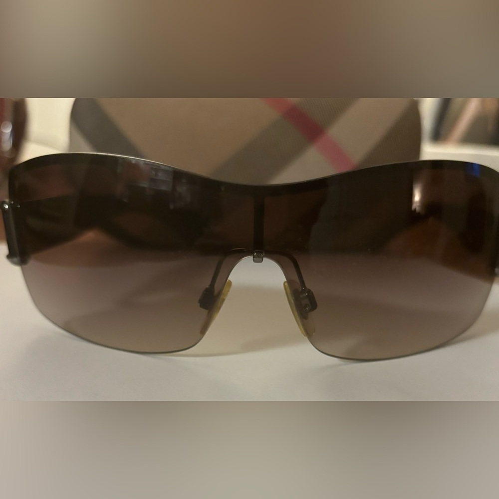 Burberry Woman’s sunglasses